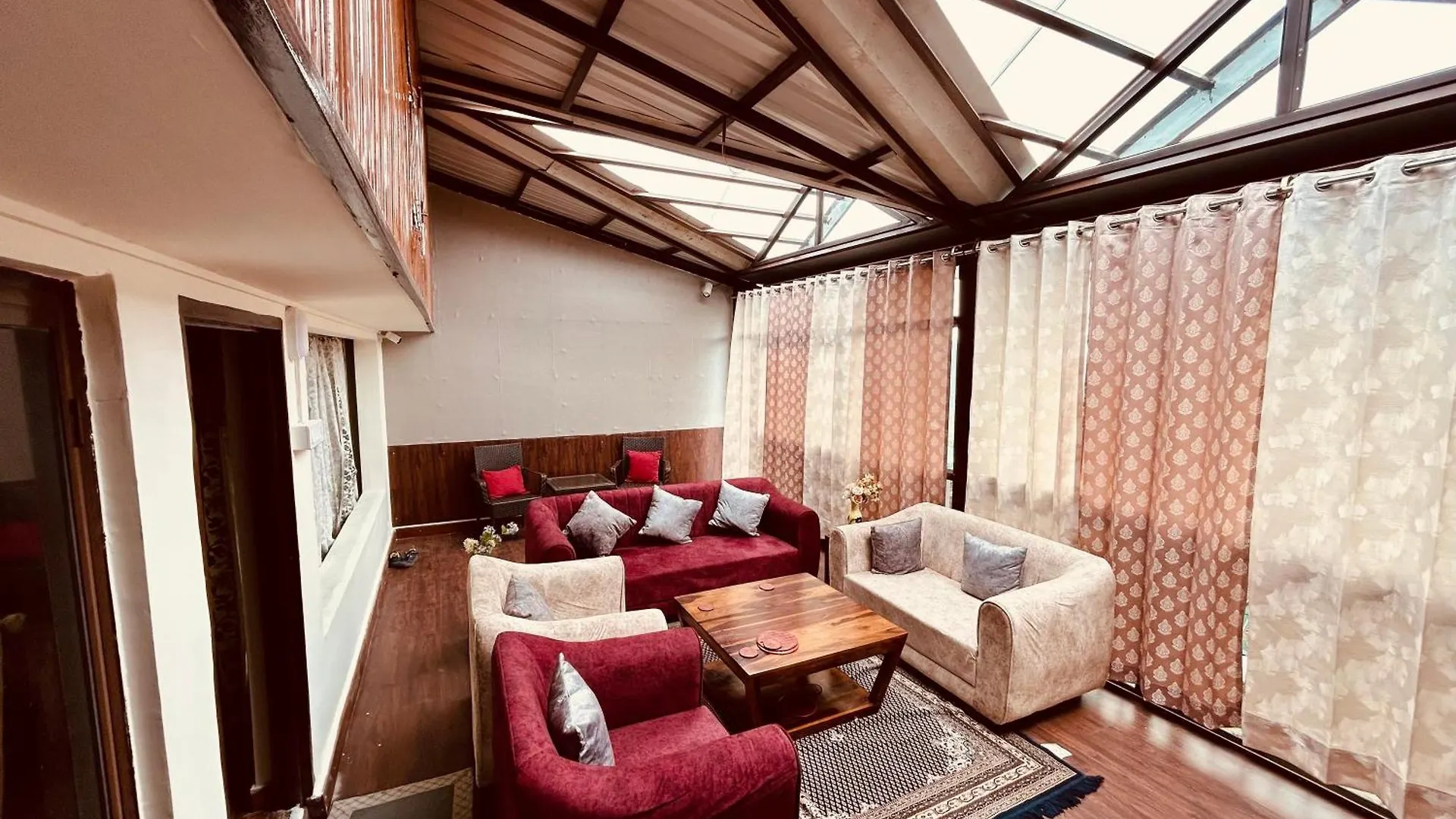 2 Bedrooms Duplex With Free Parking & Wifi Shimla India